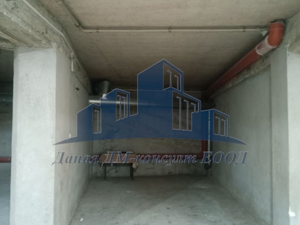 Гараж / Паркомясто в Шумен, Център - 18 кв.м за 963 €/кв.м - Снимка #1