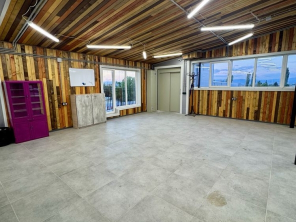 Дава се под наем Промишлена сграда в София, Република - 200 кв.м за 1300 € - Снимка #1