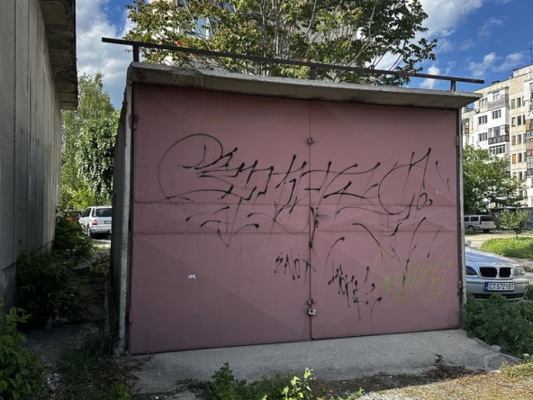 Гараж / Паркомясто в Казанлък - 20 кв.м за 51 €/кв.м - Снимка #1