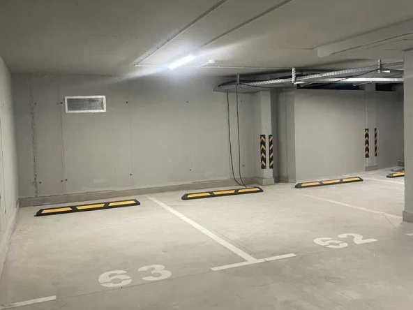 Дава се под наем Гараж / Паркомясто в Варна, Левски - 15 кв.м за 91.8 € - Снимка #1