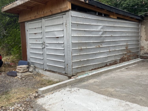 Дава се под наем Гараж / Паркомясто в Враца, Дъбника - 21 кв.м за 91.8 € - Снимка #1