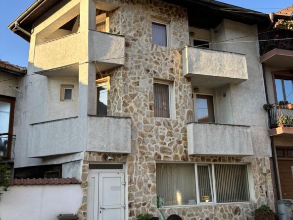 Дава се под наем Къща в с. Черниче, Област Благоевград - 80 кв.м за 2040 € - Снимка #1