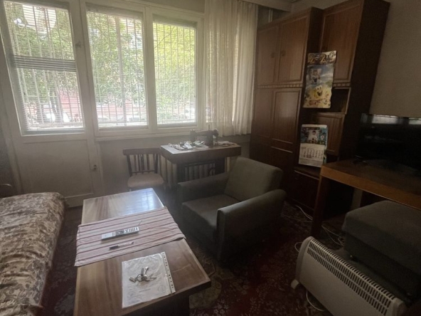 Тристаен апартамент в Перник, Христо Смирненски - 85 кв.м за 1530 €/кв.м - Снимка #1