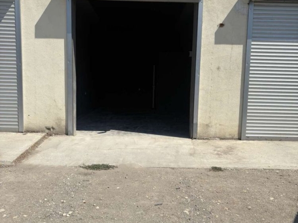 Дава се под наем Гараж / Паркомясто в Шумен, Тракия - 20 кв.м за 153 € - Снимка #1