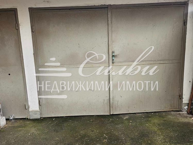Гараж / Паркомясто в Шумен, Военно училище - 14 кв.м за 1458 €/кв.м - Снимка #1