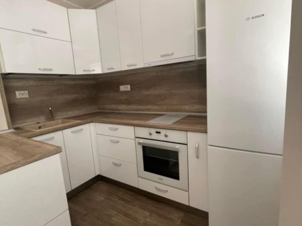 Дава се под наем Едностаен апартамент в Търговище, Център - 50 кв.м за 255 € - Снимка #1