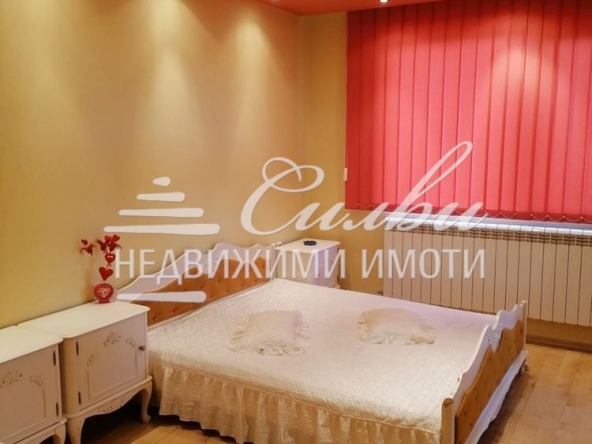 Дава се под наем Едностаен апартамент в Търговище, Боровец - 44 кв.м за 204 € - Снимка #1