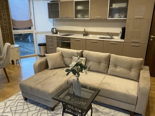 Дава се под наем Двустаен апартамент в Варна, м-т Траката - 80 кв.м за 650 € - Снимка #1