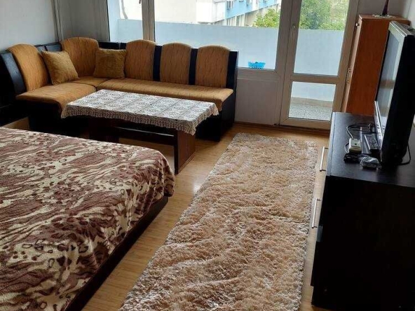 Дава се под наем Тристаен апартамент в Бургас, Зорница - 62 кв.м за 484.5 € - Снимка #1