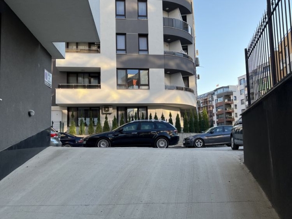 Дава се под наем Гараж / Паркомясто в София, Студентски град - 18 кв.м за 117.3 € - Снимка #1