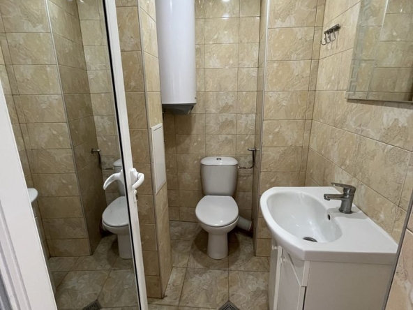 Дава се под наем Двустаен апартамент в Ямбол, Център - 40 кв.м за 178.5 € - Снимка #1