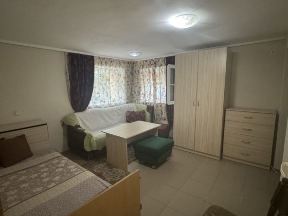 Дава се под наем Едностаен апартамент в Варна, Цветен квартал - 50 кв.м за 244.8 € - Снимка #1