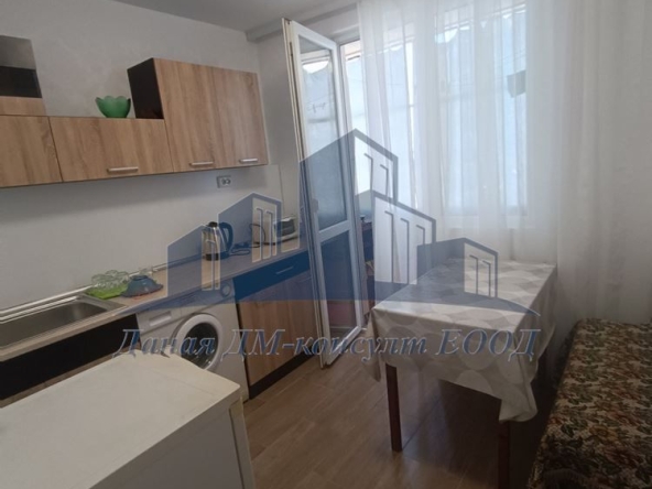 Дава се под наем Двустаен апартамент в Шумен, Тракия - 68 кв.м за 229.5 € - Снимка #1