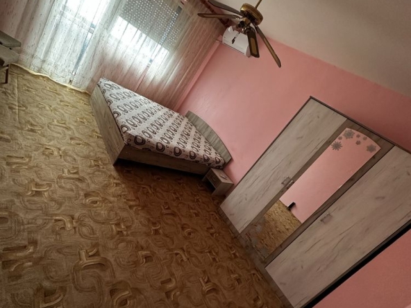 Дава се под наем Едностаен апартамент в Търговище, Запад 1 - 42 кв.м за 153 € - Снимка #1