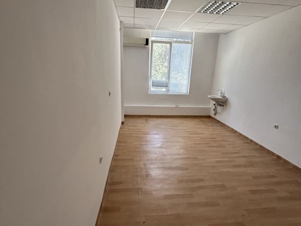 Дава се под наем Офис в Варна, Възраждане 1 - 22 кв.м за 204 € - Снимка #1