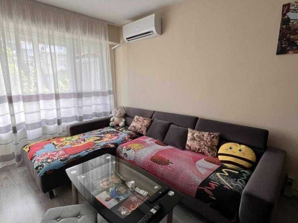 Дава се под наем Двустаен апартамент в Бургас, Славейков - 74 кв.м за 382.5 € - Снимка #1