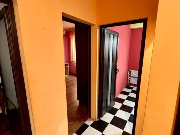 Дава се под наем Тристаен апартамент в Смядово - 98 кв.м за 178.5 € - Снимка #1