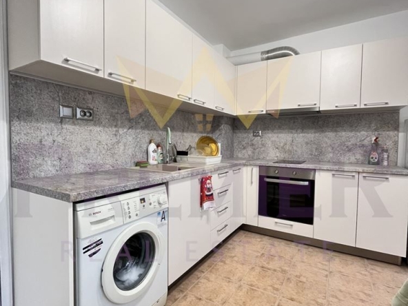 Дава се под наем Тристаен апартамент в Варна, Зимно кино Тракия - 90 кв.м за 663 € - Снимка #1