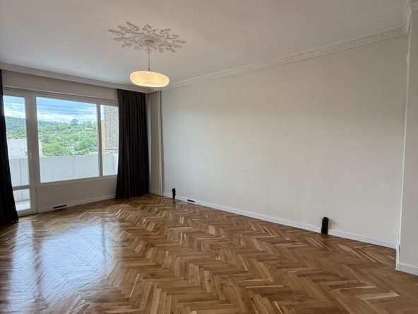 Тристаен апартамент в Ловеч, Младост - 60 кв.м за 1012 €/кв.м - Снимка #1