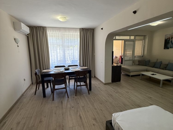 Дава се под наем Двустаен апартамент в Варна, Базар Левски - 80 кв.м за 850 € - Снимка #1