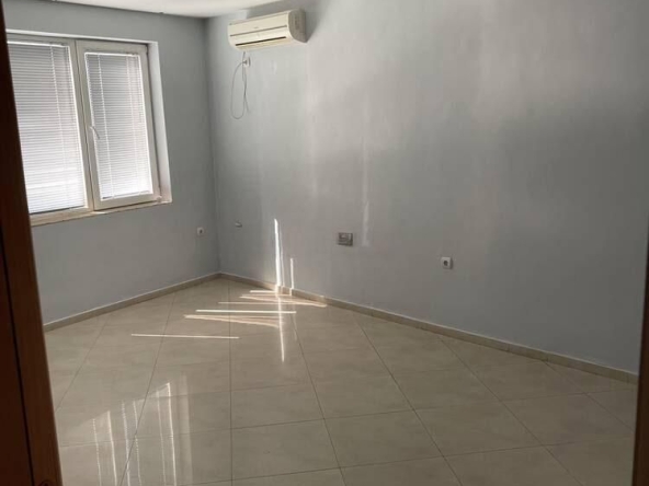 Дава се под наем Магазин в Бургас, Център - 25 кв.м за 510 € - Снимка #1