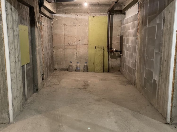 Дава се под наем Гараж / Паркомясто в Бургас, Славейков - 20 кв.м за 35.7 € - Снимка #1