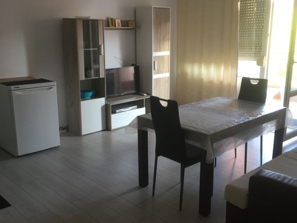 Дава се под наем Тристаен апартамент в к.к. Слънчев бряг - 89 кв.м за 499.8 € - Снимка #1