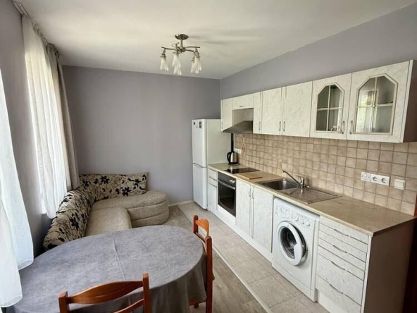 Дава се под наем Двустаен апартамент в Бургас, Лазур - 60 кв.м за 408 € - Снимка #1