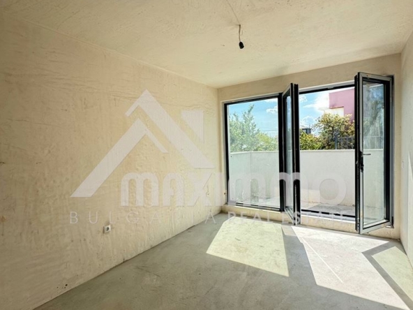 Двустаен апартамент в Варна, Бриз - 68 кв.м за 1970 €/кв.м - Снимка #1