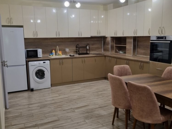 Дава се под наем Двустаен апартамент в Плевен, Идеален център - 85 кв.м за 510 € - Снимка #1