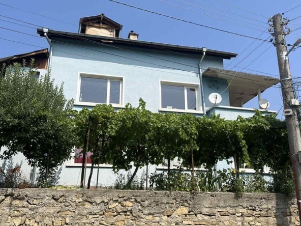 Къща в Ловеч, Гозница - 280 кв.м за 590 €/кв.м - Снимка #1