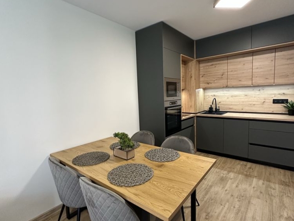 Дава се под наем Двустаен апартамент в Пловдив, Остромила - 60 кв.м за 663 € - Снимка #1