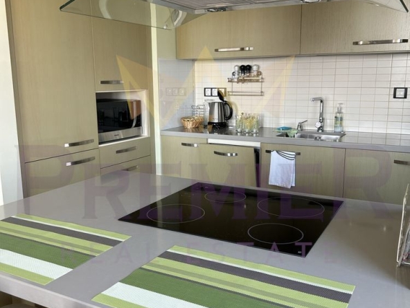 Дава се под наем Тристаен апартамент в Варна, Бриз - 116 кв.м за 586.5 € - Снимка #1