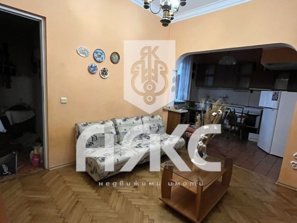 Дава се под наем Тристаен апартамент в София, Център - 85 кв.м за 795 € - Снимка #1
