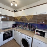 Дава се под наем Тристаен апартамент в Варна, Общината - 100 кв.м за 867 € - Снимка #1