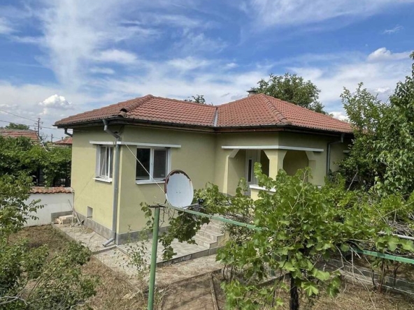 Къща в с. Николово, Област Хасково - 1000 кв.м за 67 €/кв.м - Снимка #1