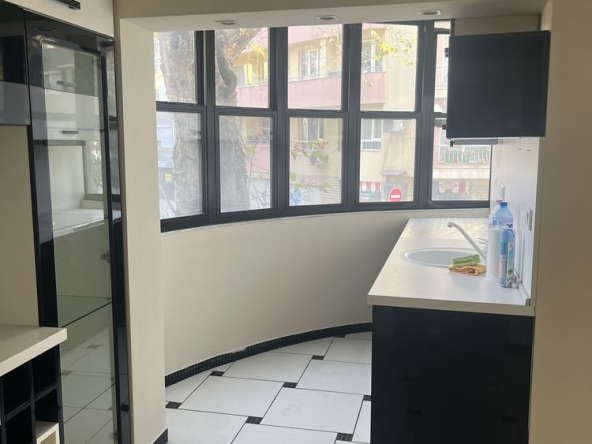 Четиристаен апартамент в Варна, Базар Левски - 136 кв.м за 2059 €/кв.м - Снимка #1
