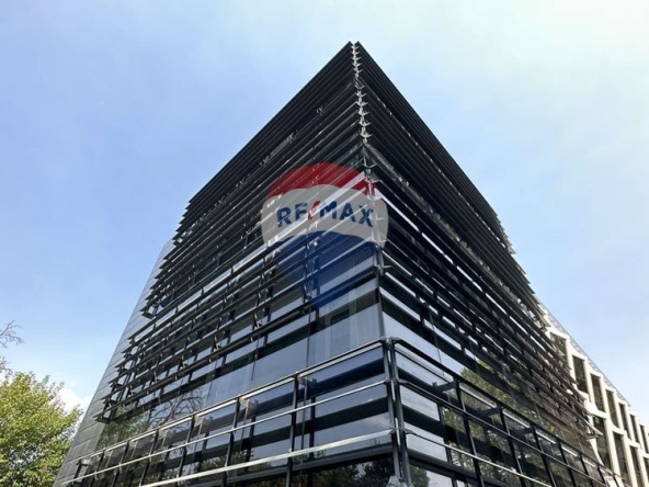 Офис в Варна, Младост 2 - 49 кв.м за 1633 €/кв.м - Снимка #1