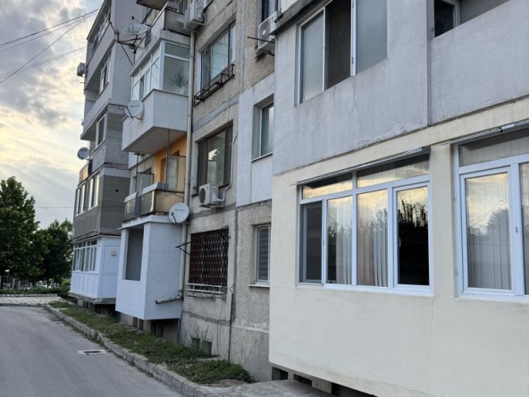 Тристаен апартамент в Тервел - 70 кв.м за 622 €/кв.м - Снимка #1