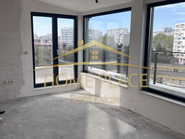 Тристаен апартамент в Варна, Чайка - 122 кв.м за 2132 €/кв.м - Снимка #1