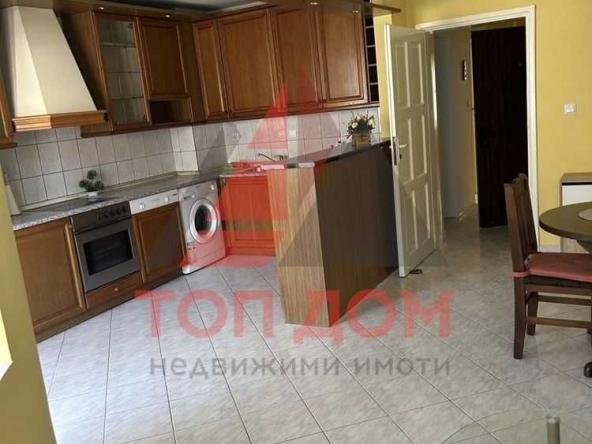 Дава се под наем Тристаен апартамент в Варна, Червен площад - 150 кв.м за 612 € - Снимка #1