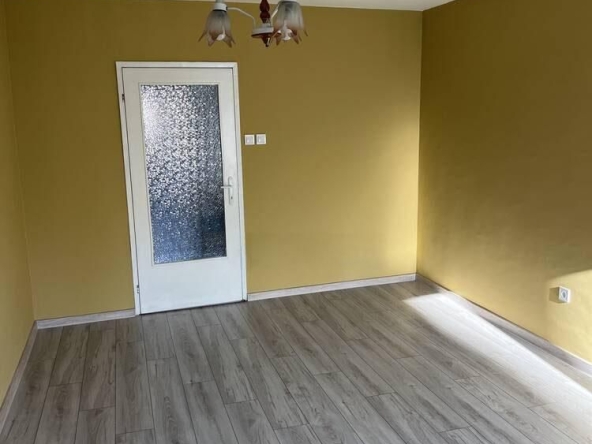 Дава се под наем Тристаен апартамент в Бургас, Център - 86 кв.м за 306 € - Снимка #1
