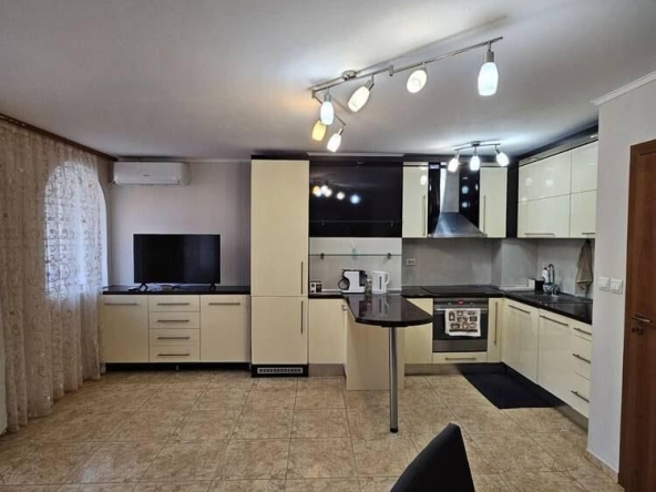 Дава се под наем Тристаен апартамент в Бургас, Сарафово - 86 кв.м за 765 € - Снимка #1