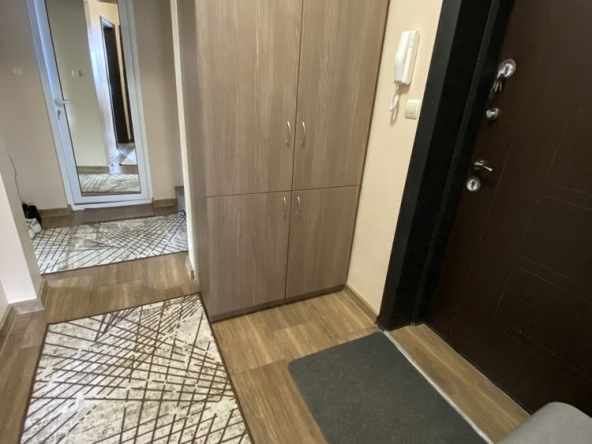 Дава се под наем Четиристаен апартамент в Плевен, Идеален център - 85 кв.м за 535.5 € - Снимка #1