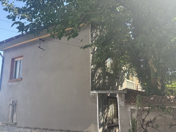 Къща в Плевен, 9-ти квартал - 120 кв.м за 250 €/кв.м - Снимка #1