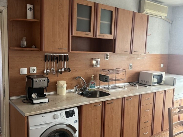 Дава се под наем Тристаен апартамент в Плевен, Сторгозия - 68 кв.м за 255 € - Снимка #1