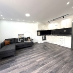 Дава се под наем Двустаен апартамент в Търговище, Боровец - 75 кв.м за 306 € - Снимка #1