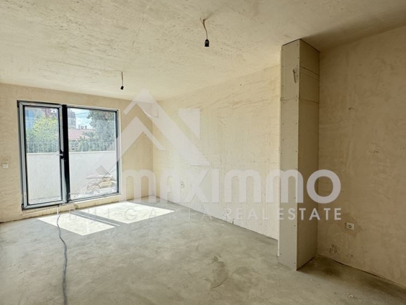 Едностаен апартамент в Варна, Колхозен пазар - 42 кв.м за 2203 €/кв.м - Снимка #1