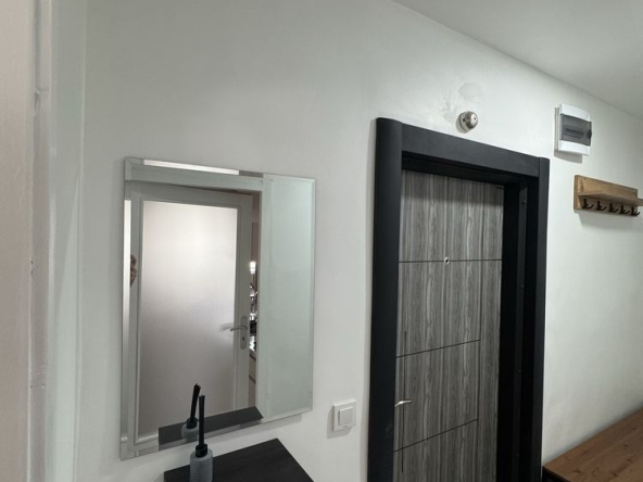 Дава се под наем Двустаен апартамент в Шумен, Боян Българанов 1 - 65 кв.м за 280.5 € - Снимка #1