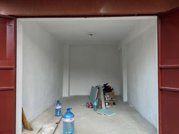 Гараж / Паркомясто в Търговище, Боровец - 18 кв.м за 1131 €/кв.м - Снимка #1